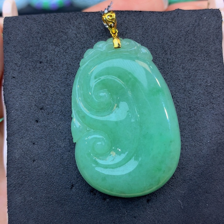 翡翠18K金镶嵌颈饰翡翠