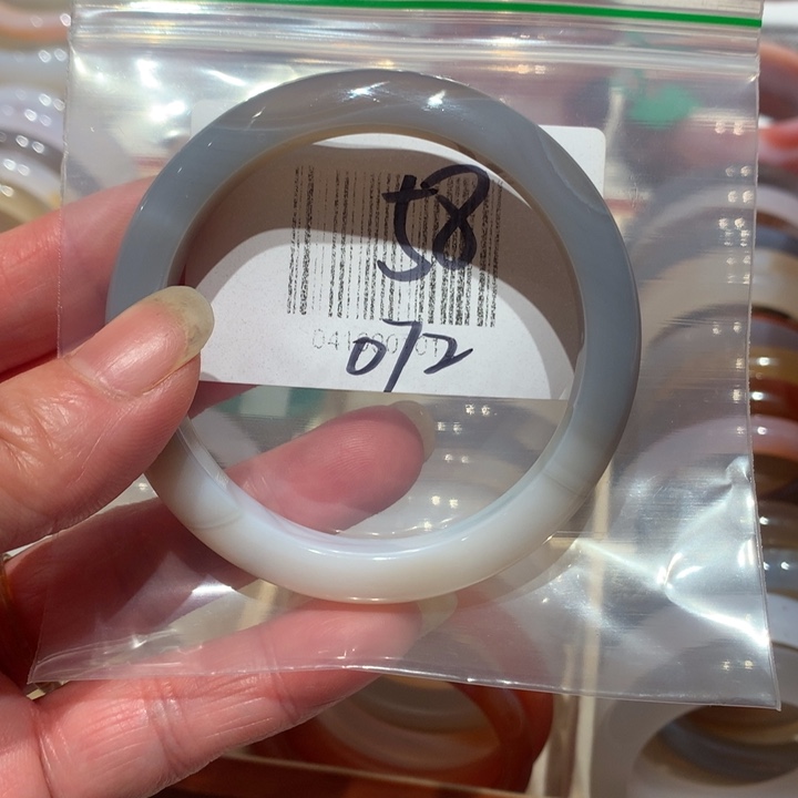 玛瑙/玉髓手镯未镶嵌58