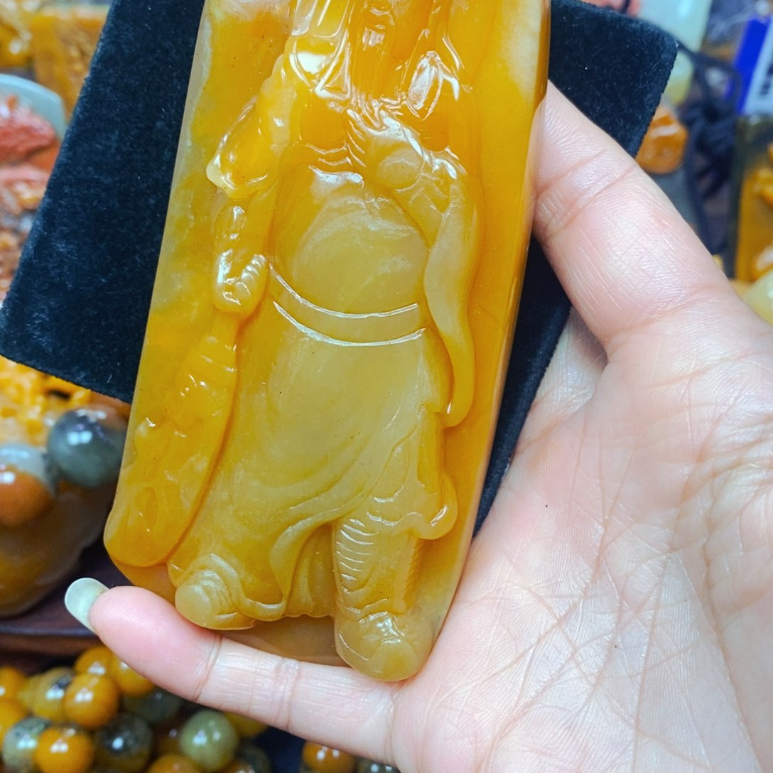 未镶嵌石英质玉（黄龙玉）颈饰