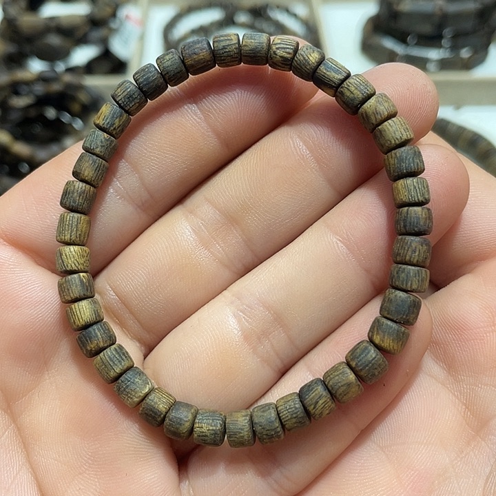 沉香碎屑沉香道****灵奇楠白棋单圈6mm沉水级