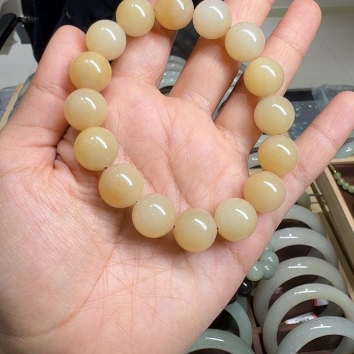 雨***沫和田玉（糖玉）未镶嵌手镯