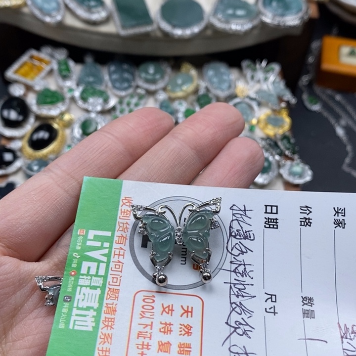 翡翠颈饰未镶嵌翡翠