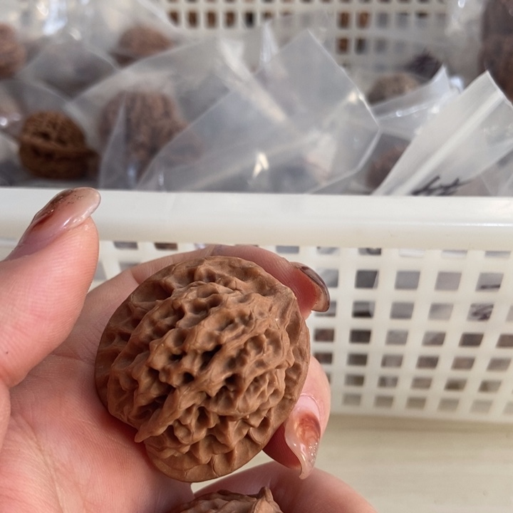 吊坠文玩核桃秦闷尖瑕疵