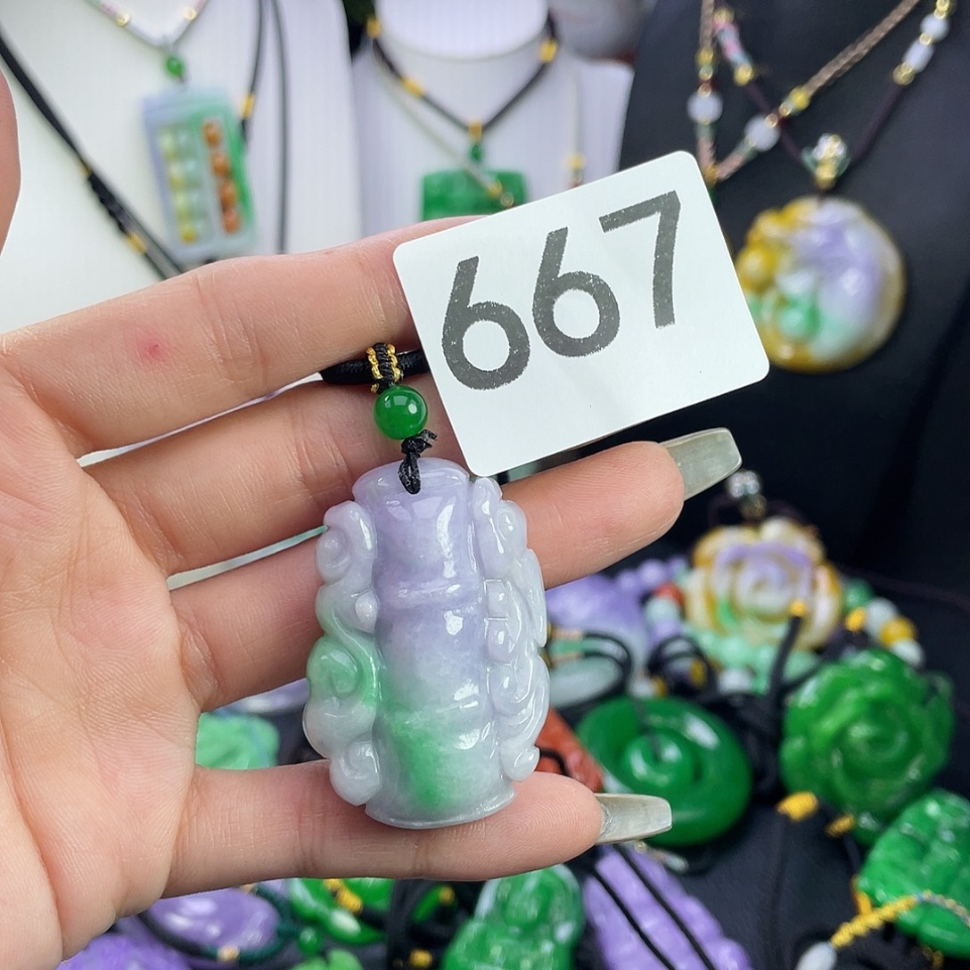 翡翠未镶嵌吊坠(赠链)