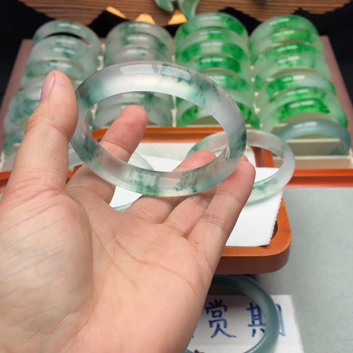 未***来石英质玉未镶嵌手镯