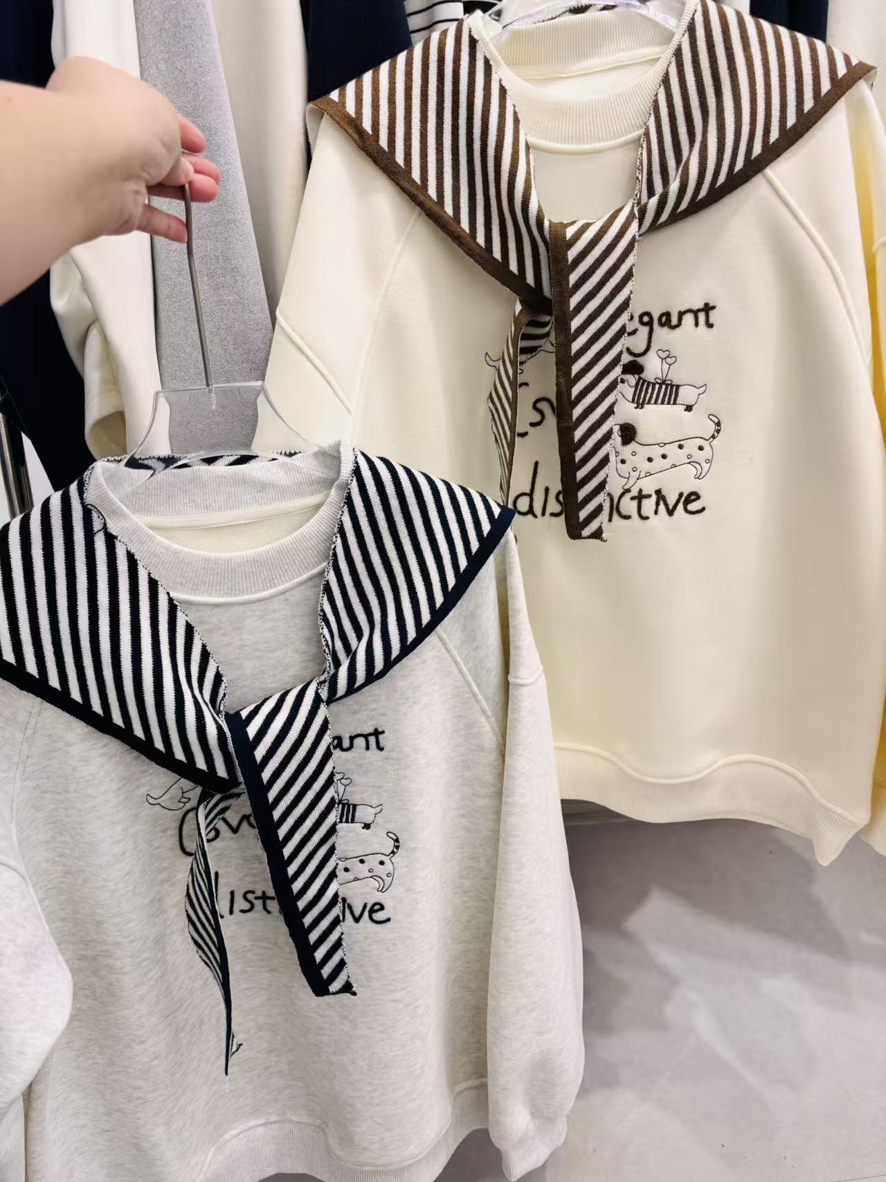 F257佳音儿童新款加绒卫衣小狗E字母款