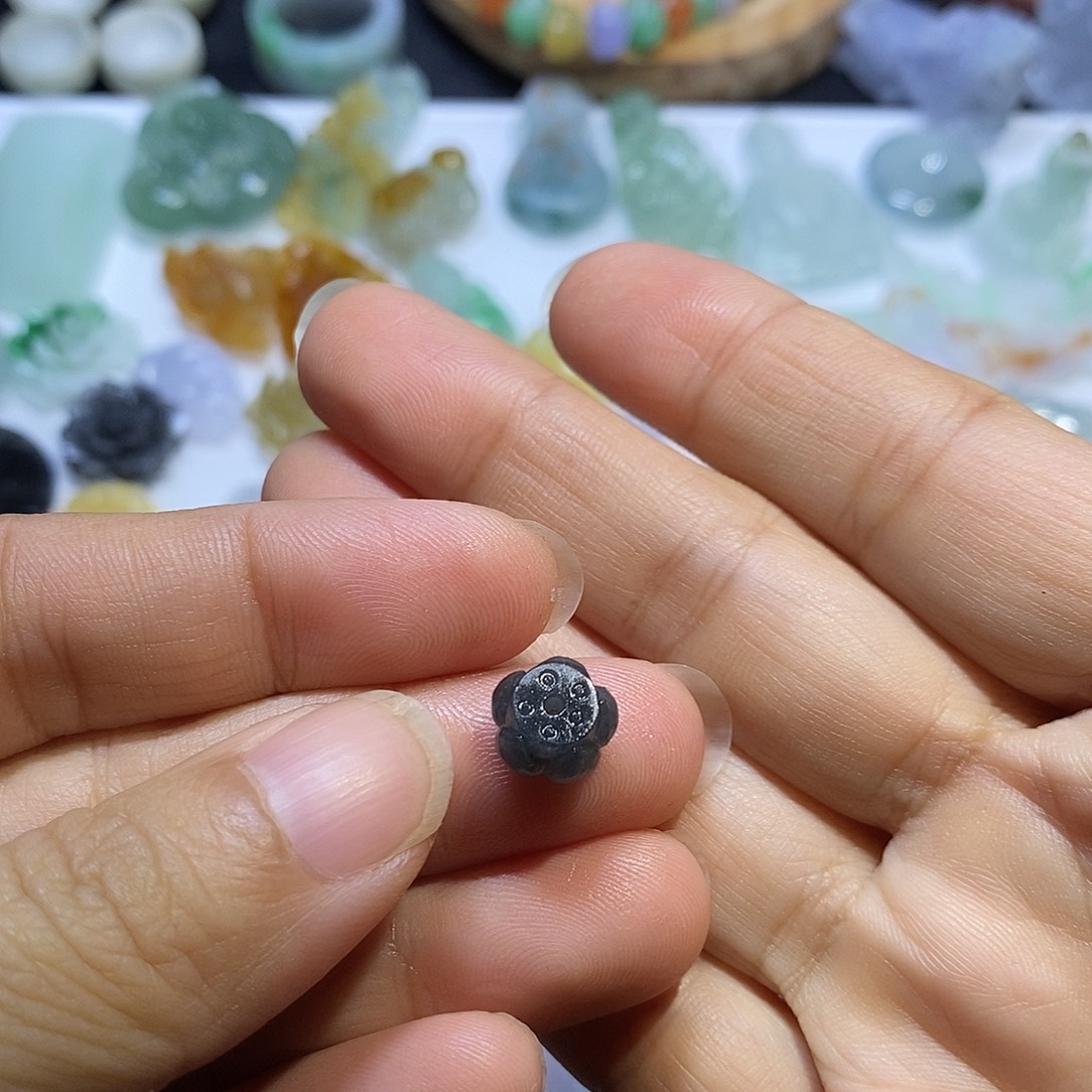 定制翡翠未镶嵌黑莲