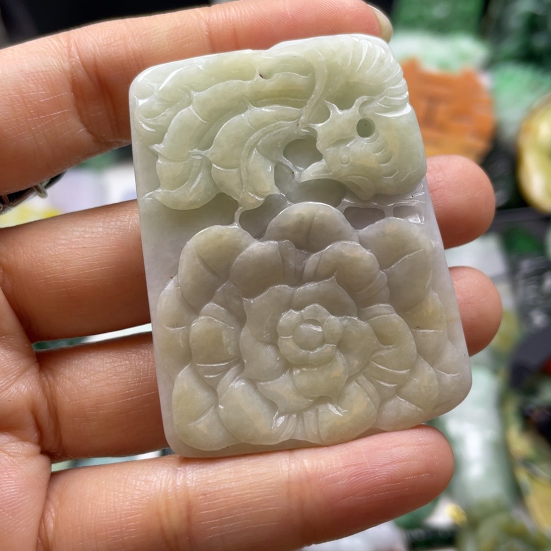 翡翠颈饰未镶嵌牌子