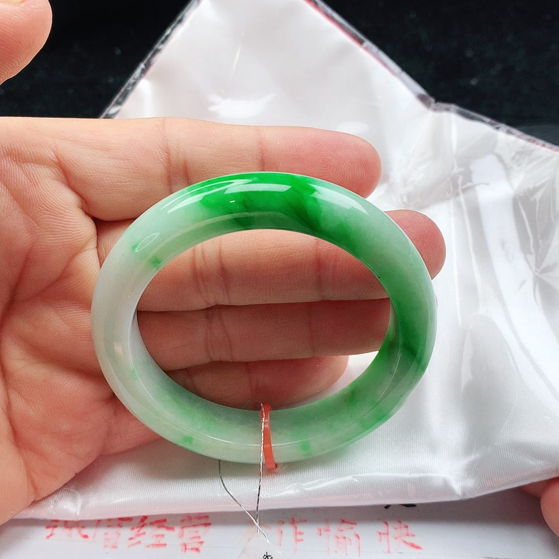 翡翠手镯未镶嵌天然翡翠手镯