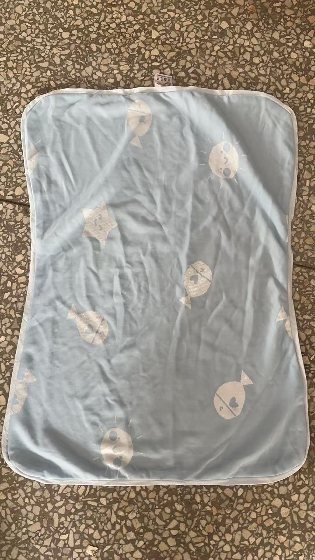 《兵哥外贸》3楼43×63浅蓝色小鱼安抚枕巾 发2片