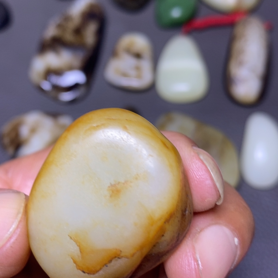 和田玉未镶嵌把件