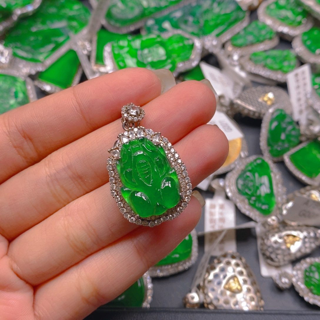 翡翠颈饰银S925镶嵌88888888