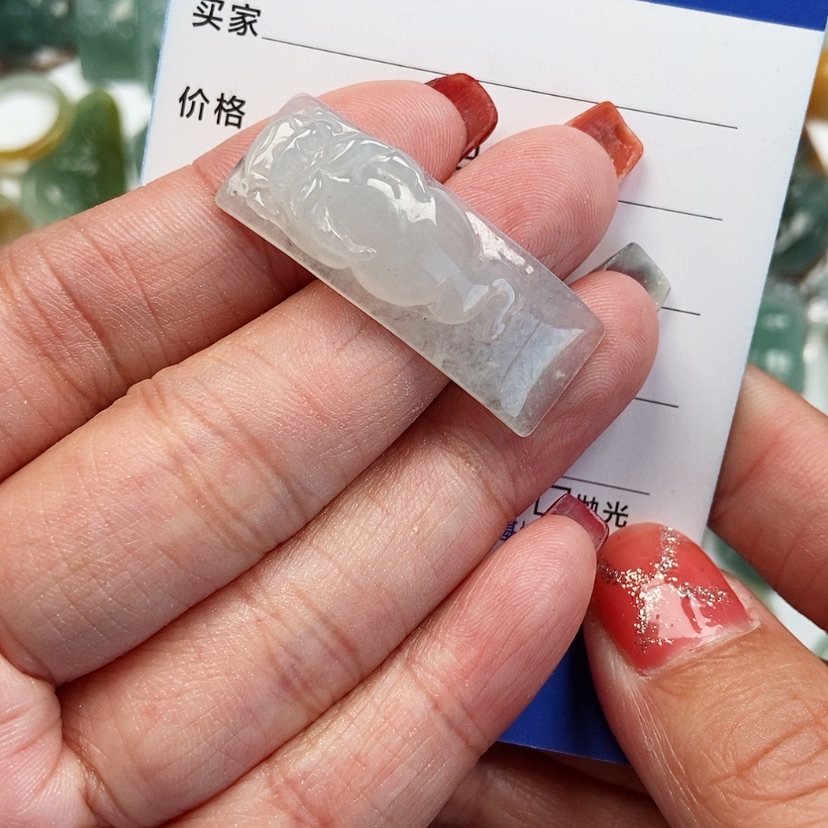 【闪购商品】翡翠颈饰未镶嵌金蟾手牌