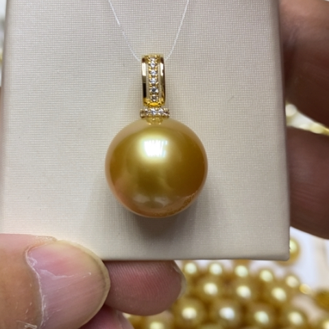 18K金镶嵌颈饰海水珍珠