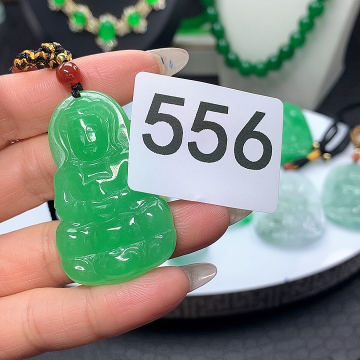 翡翠吊坠(赠链)未镶嵌