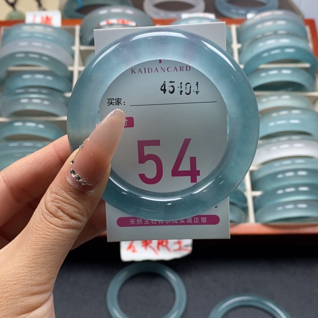 皆***兄石英质玉未镶嵌手镯