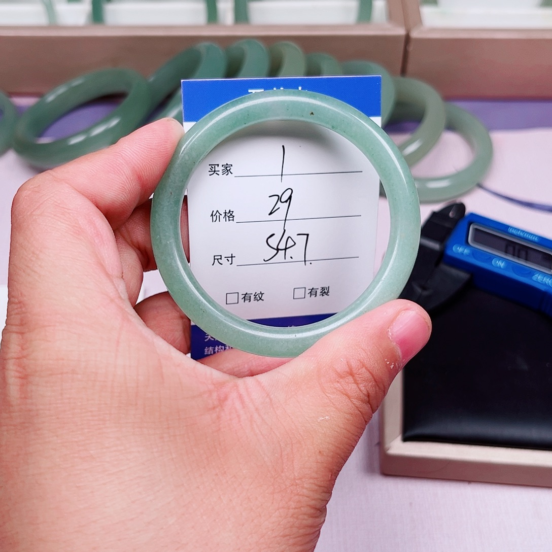 石英质玉未镶嵌手镯