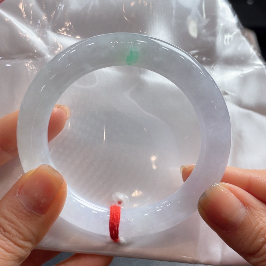 翡翠手镯未镶嵌翡翠手镯