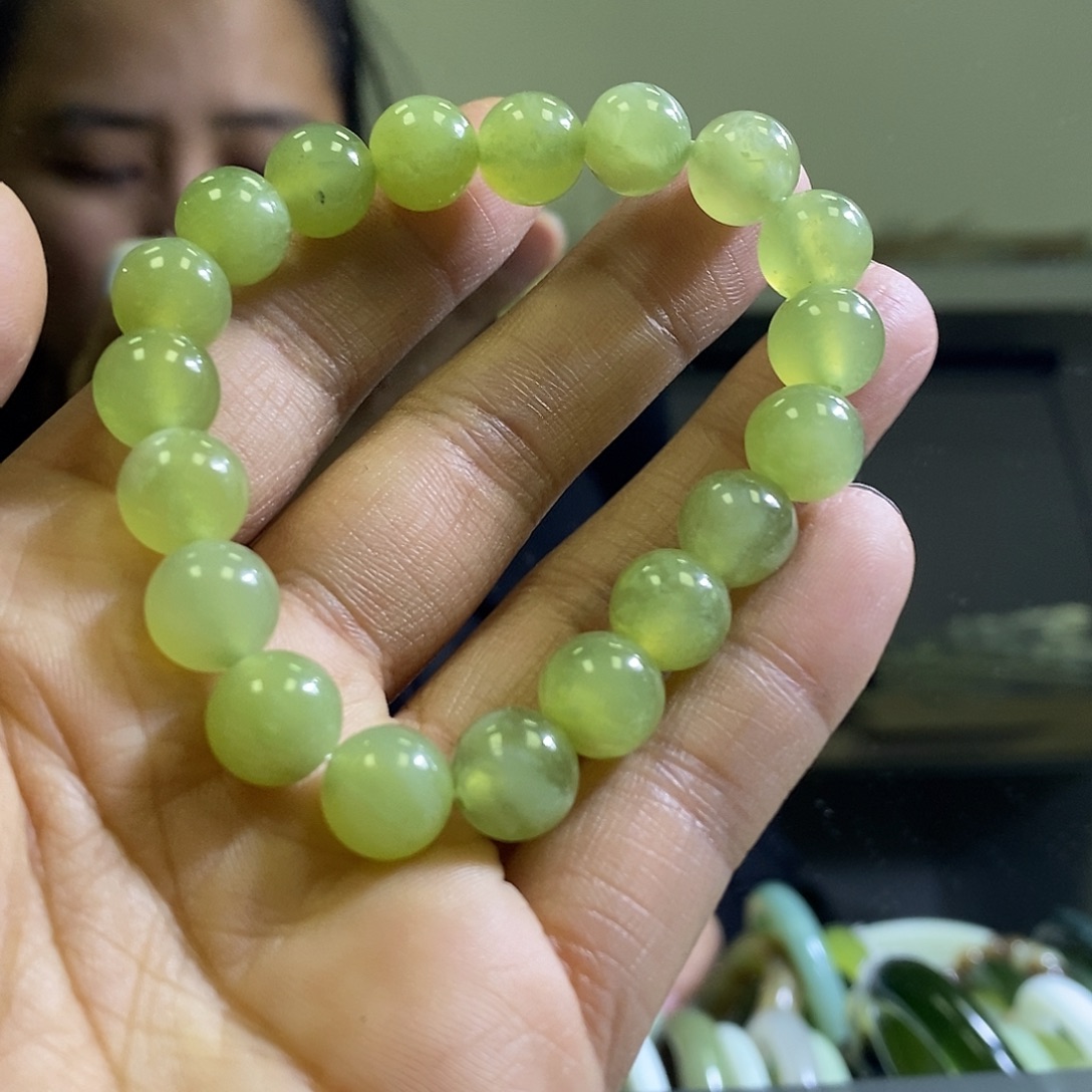 岫玉未镶嵌手链一个