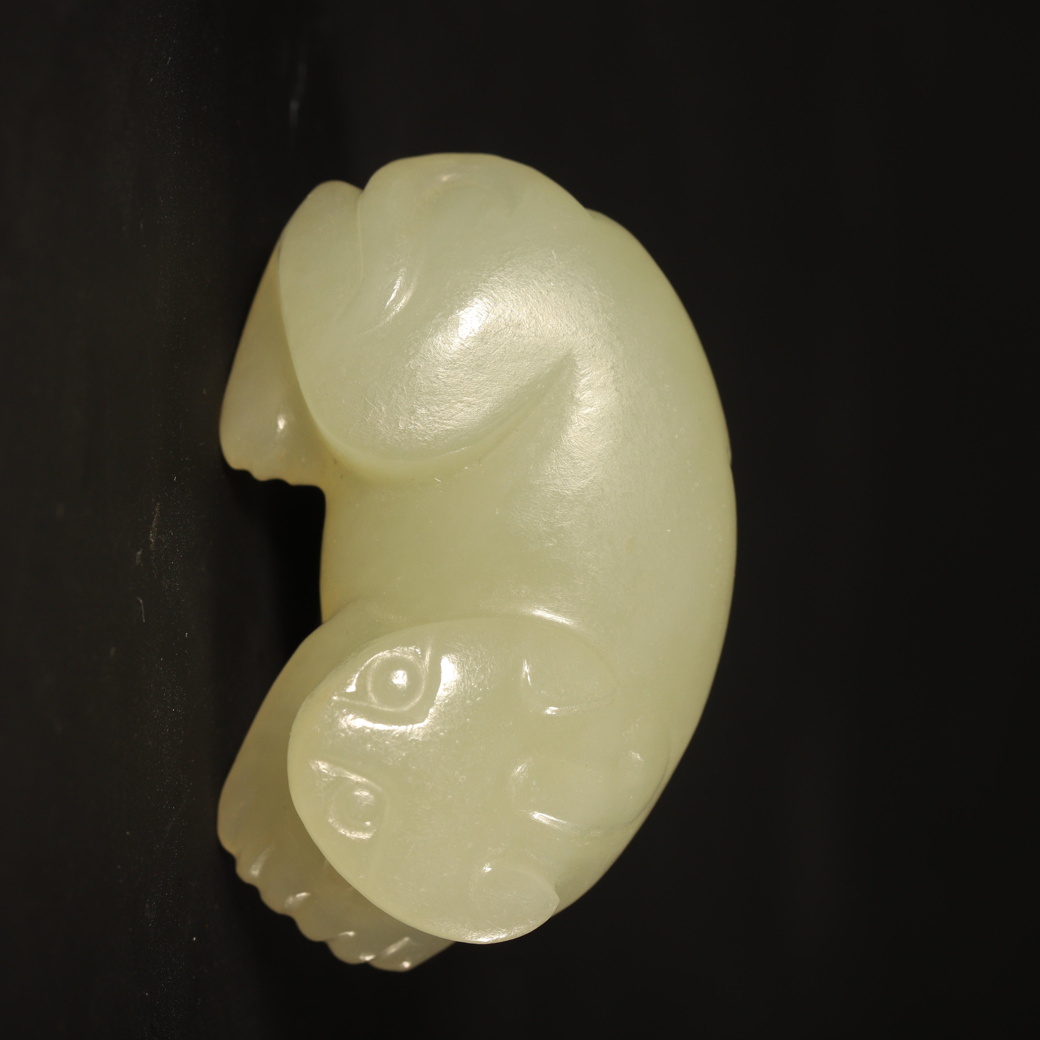 Lot09 清代和田玉雕獾