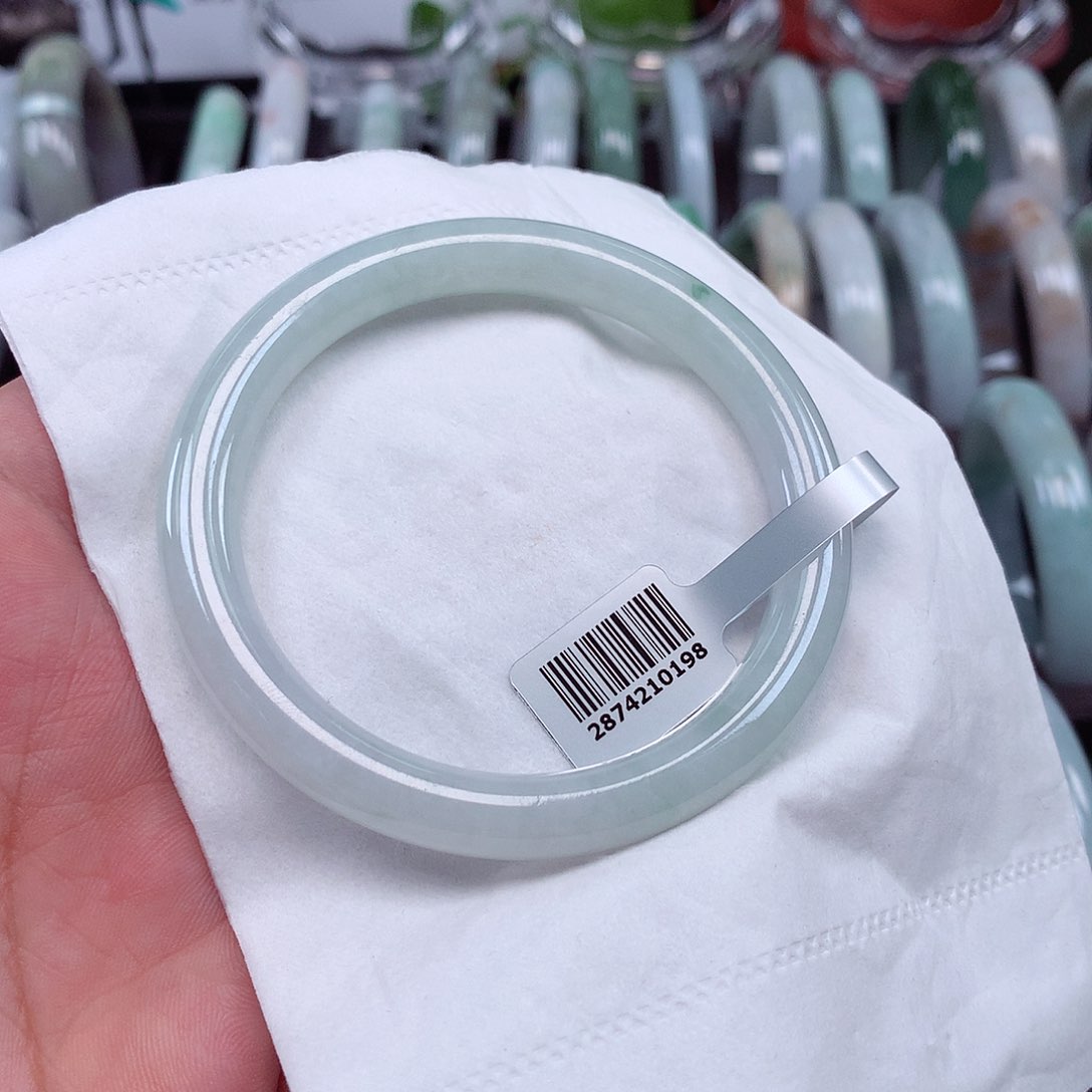 翡翠未镶嵌手镯圈口57没人疼有冰丝纹