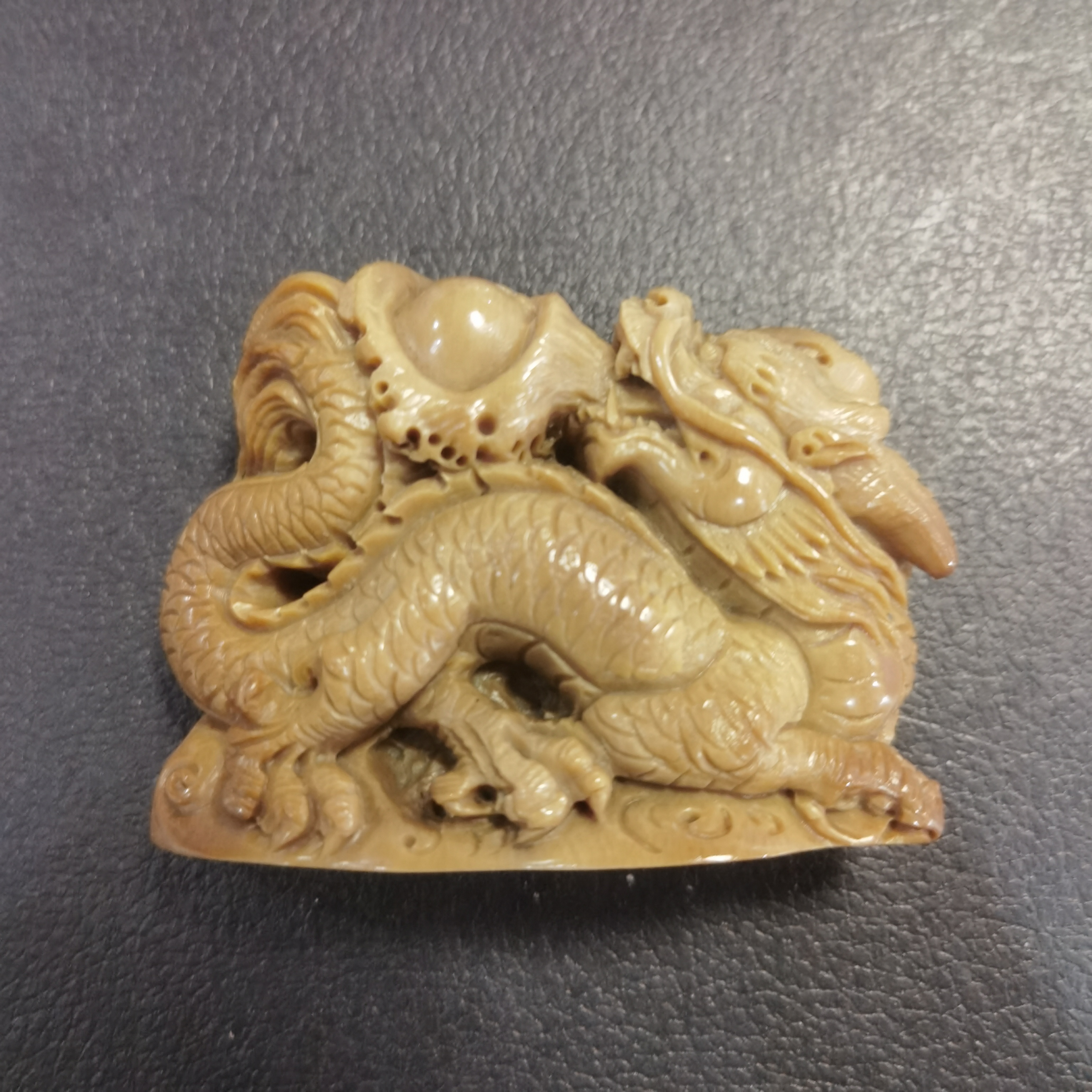 猛犸雕刻牌约 75克ZS37