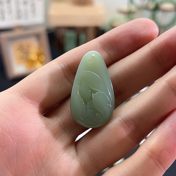 和田玉颈饰未镶嵌碧玉粉青-瓷白-莲花吊坠