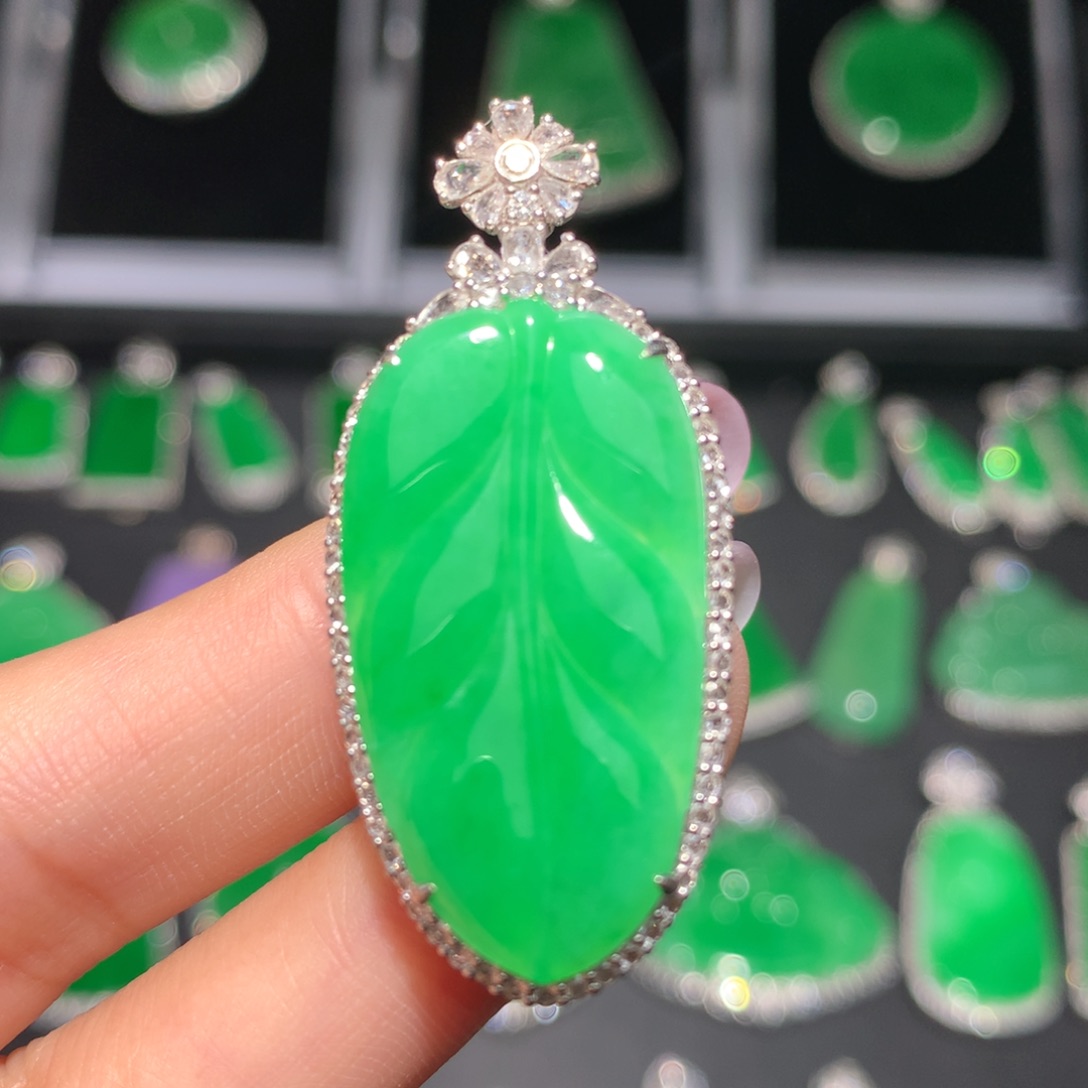 翡翠颈饰18K金镶嵌翡翠