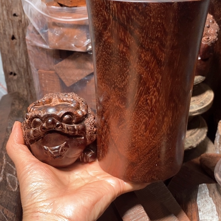 印度小叶紫檀成品笔筒，金蟾