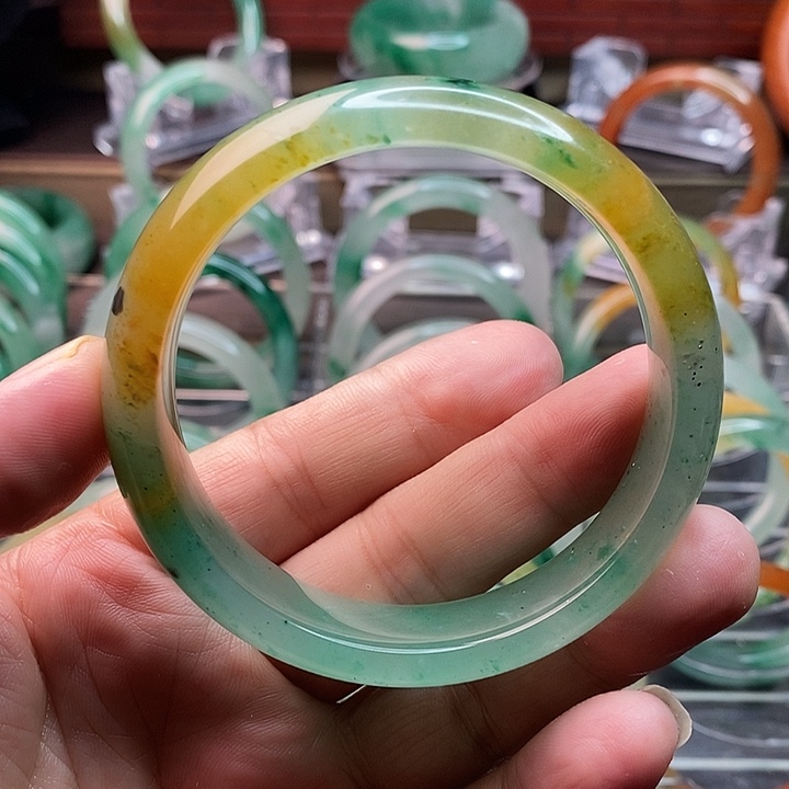 石英质玉手镯未镶嵌