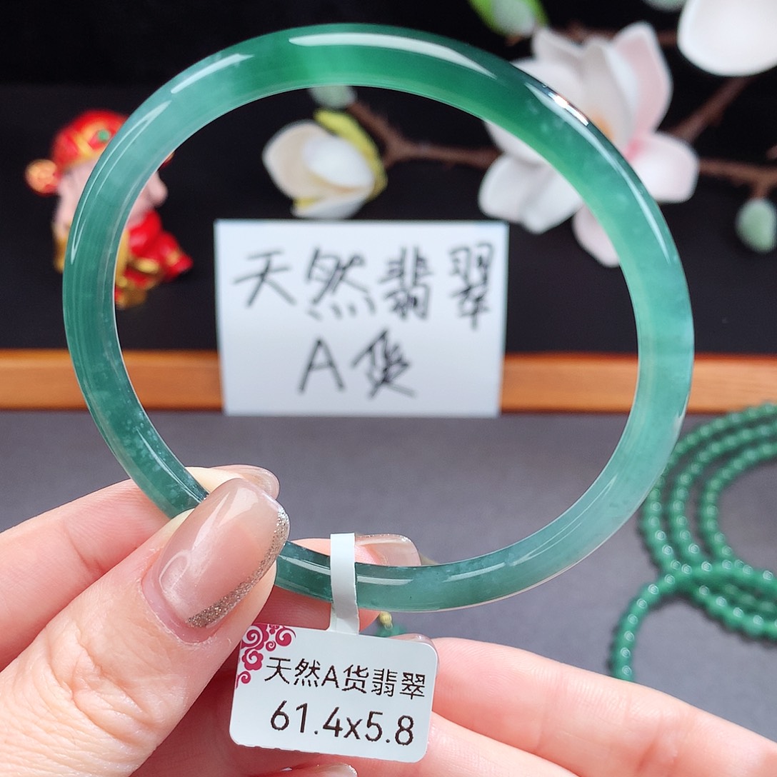 翡翠手镯（圆镯）未镶嵌