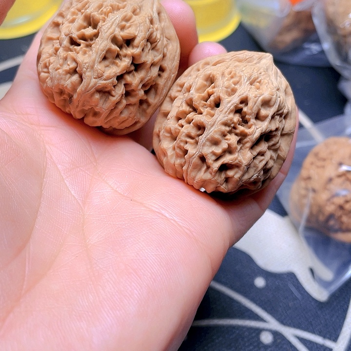 文玩核桃吊坠凤凰台一对