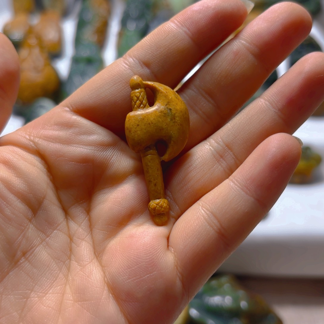 岫岩河磨玉（透闪石质玉）挂件未镶嵌