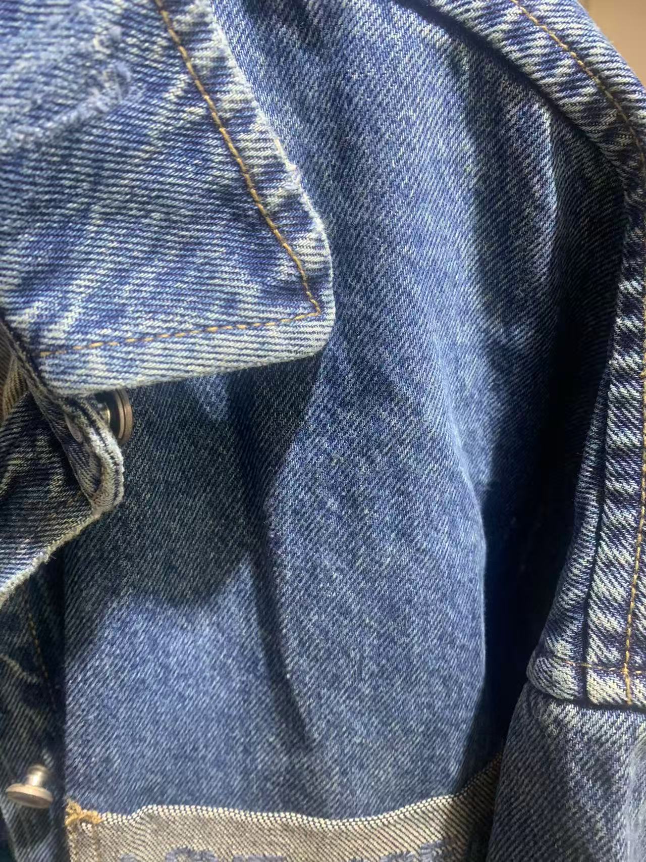 【轻奢】潮流百搭款女士浅蓝色牛仔外套 ZK555