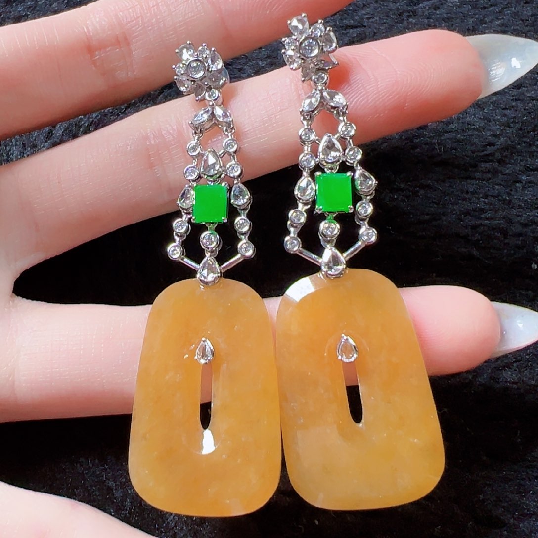 翡翠耳饰18K金镶嵌签收后24小时鉴赏期，过时不退