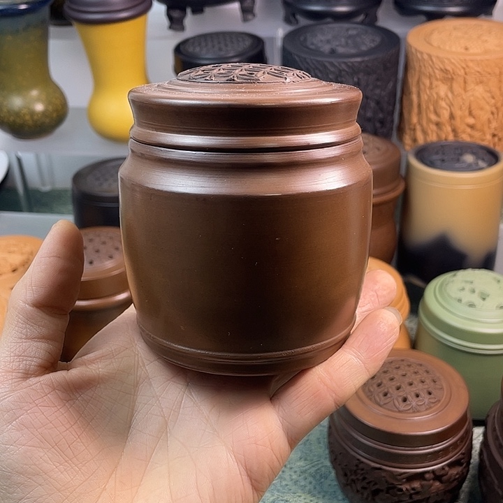 一对花瓶 原烧底。  