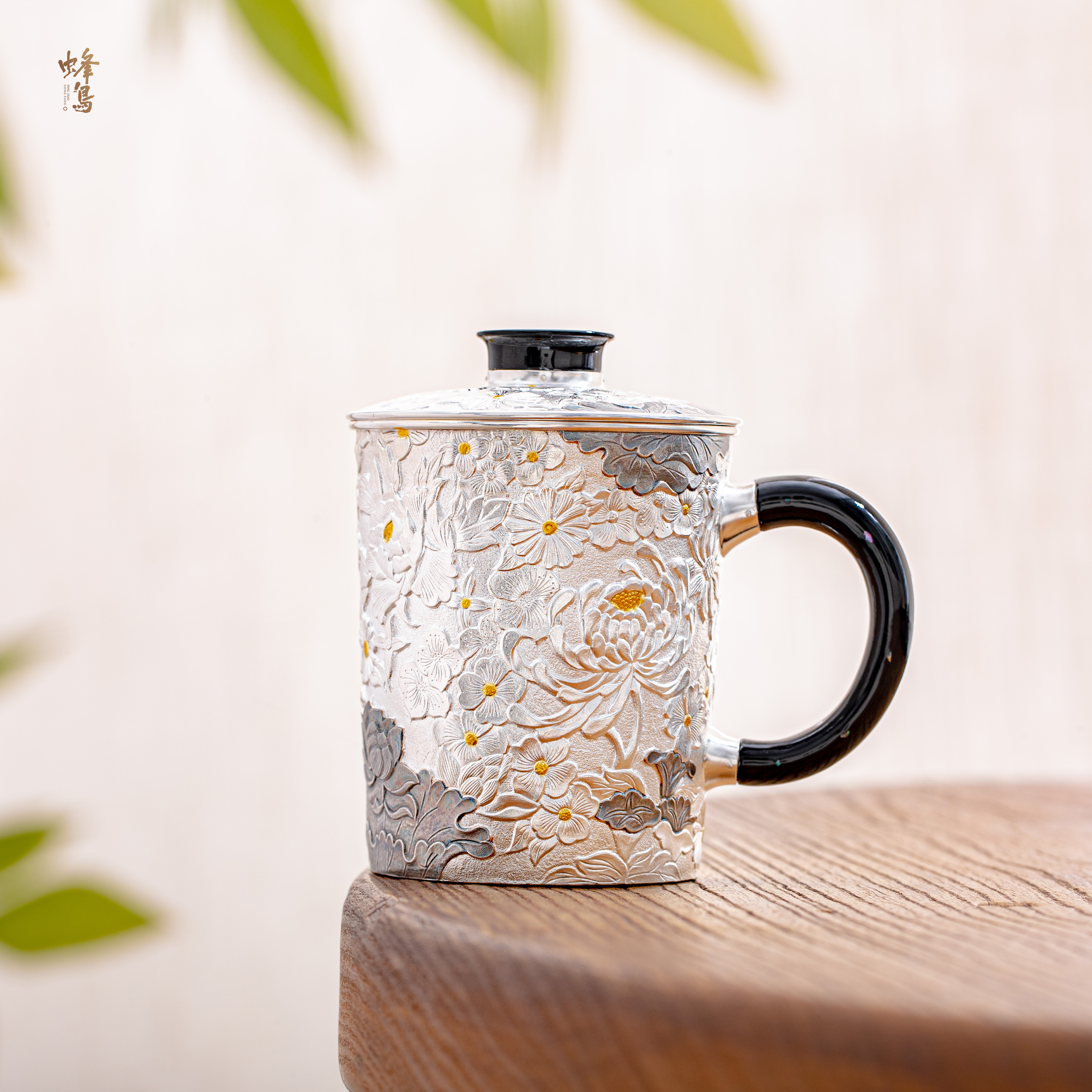 蜂鸟工坊 国大师系列 黑色漆把漆钮錾刻万花嵌金办公杯 GS0001