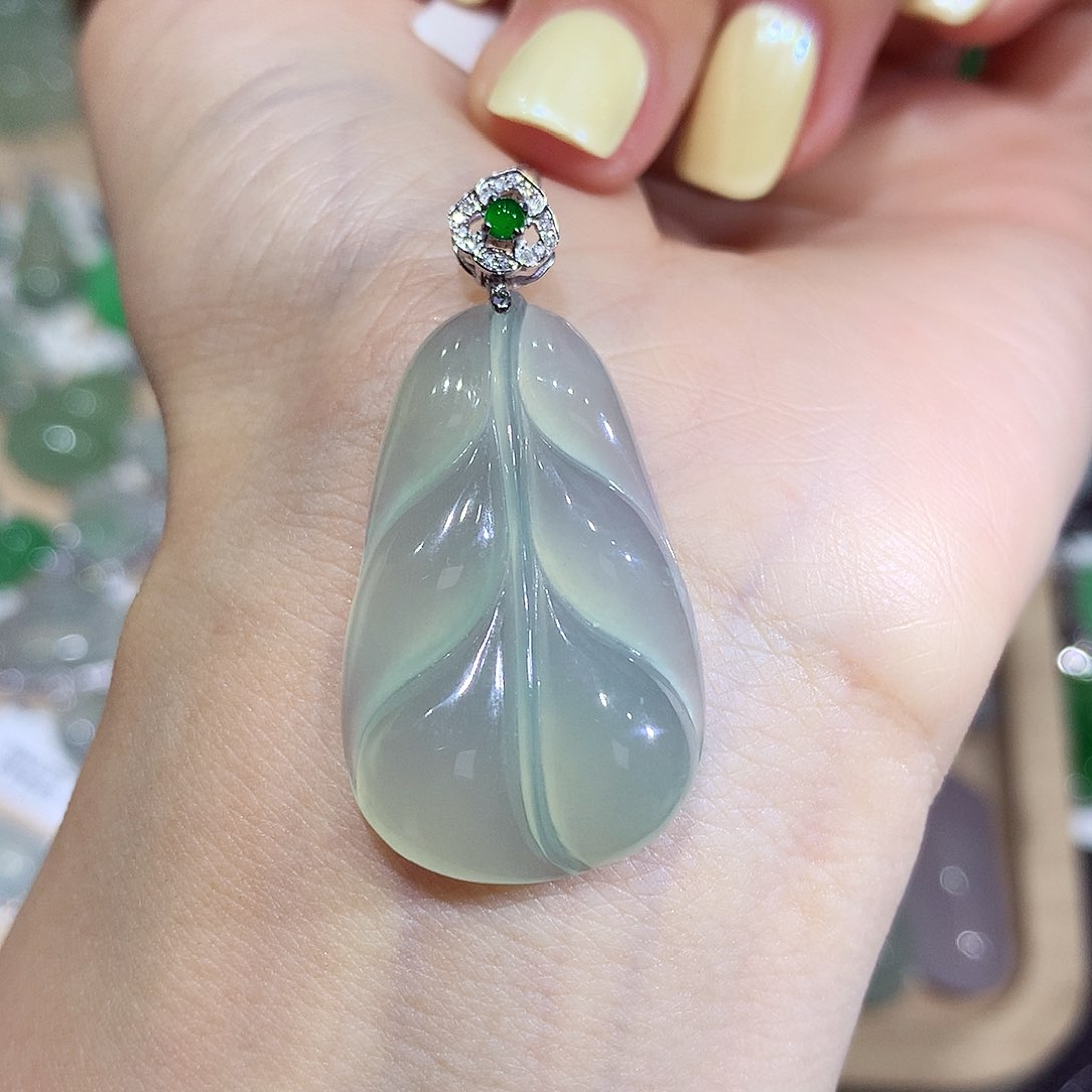 翡翠18K金镶嵌颈饰翡翠