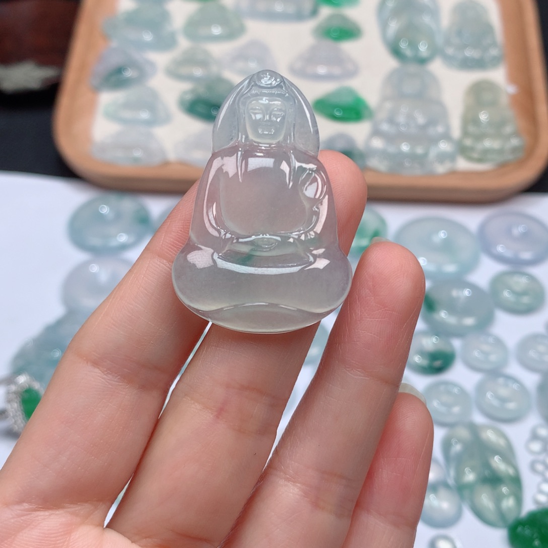 翡翠颈饰未镶嵌冰种飘花素衣观音