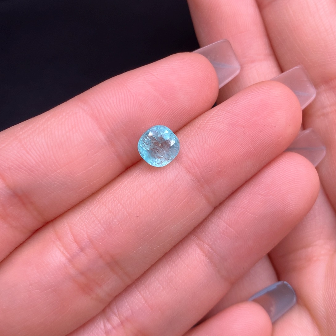 帕拉依巴碧玺1.67未镶嵌金***贝