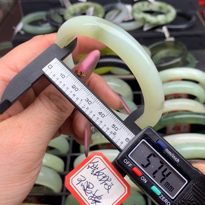 蛇纹石玉手镯未镶嵌621