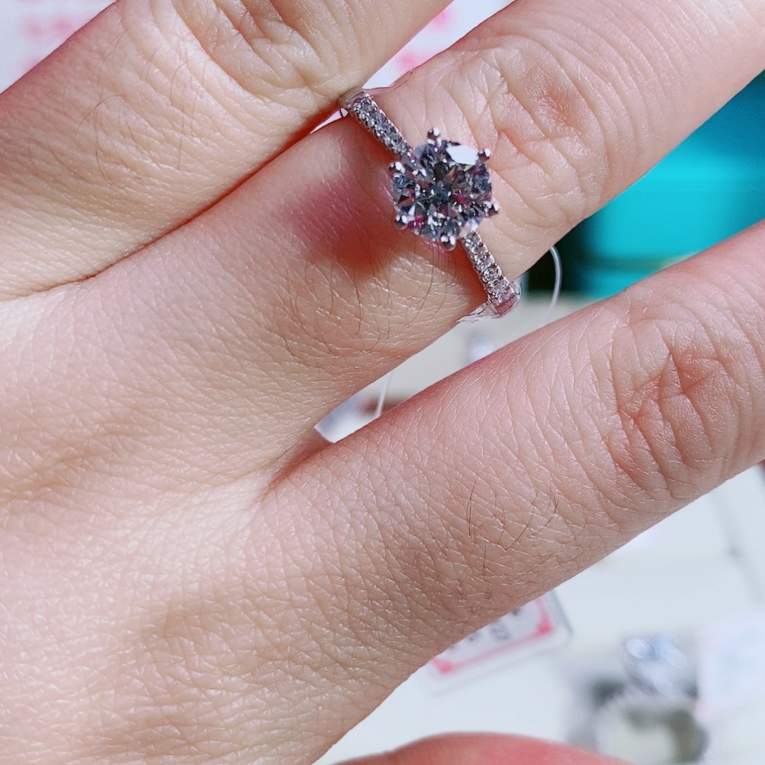 实验室培育钻石18K金镶嵌16