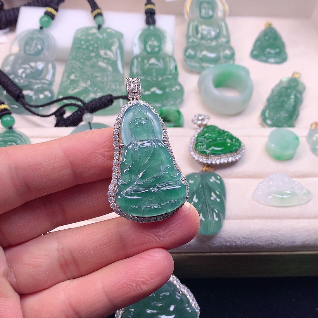 翡翠颈饰未镶嵌翡翠