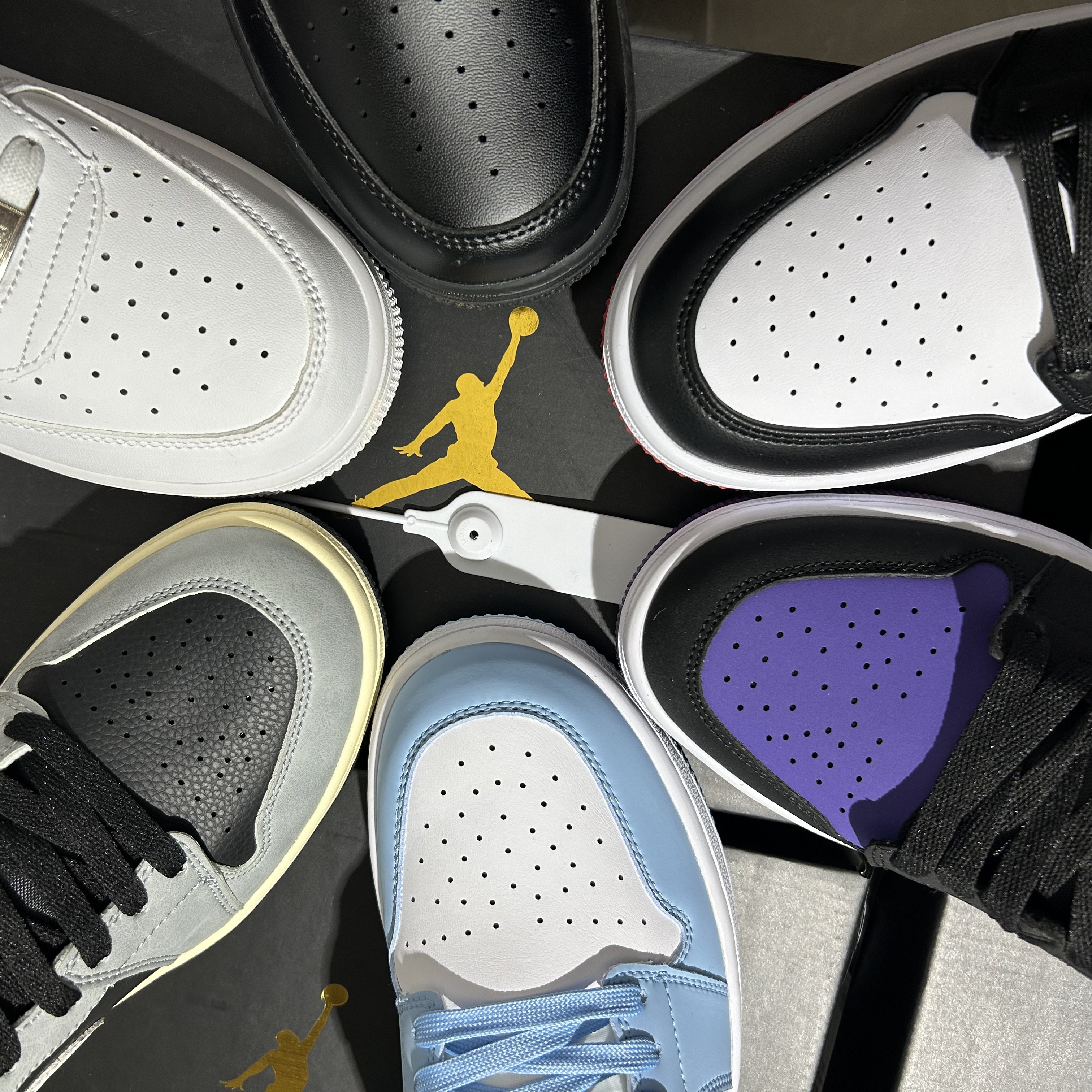 【运费险+断码浮力+现货直发]情侣同款时尚百搭透气休闲板鞋SMZ