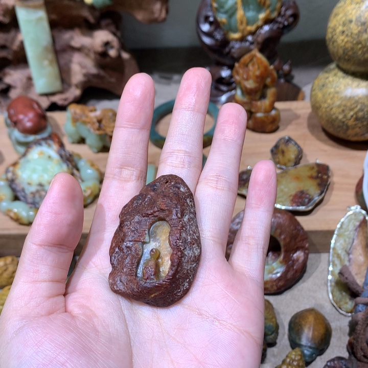 未镶嵌岫岩河磨玉（透闪石质玉）挂件