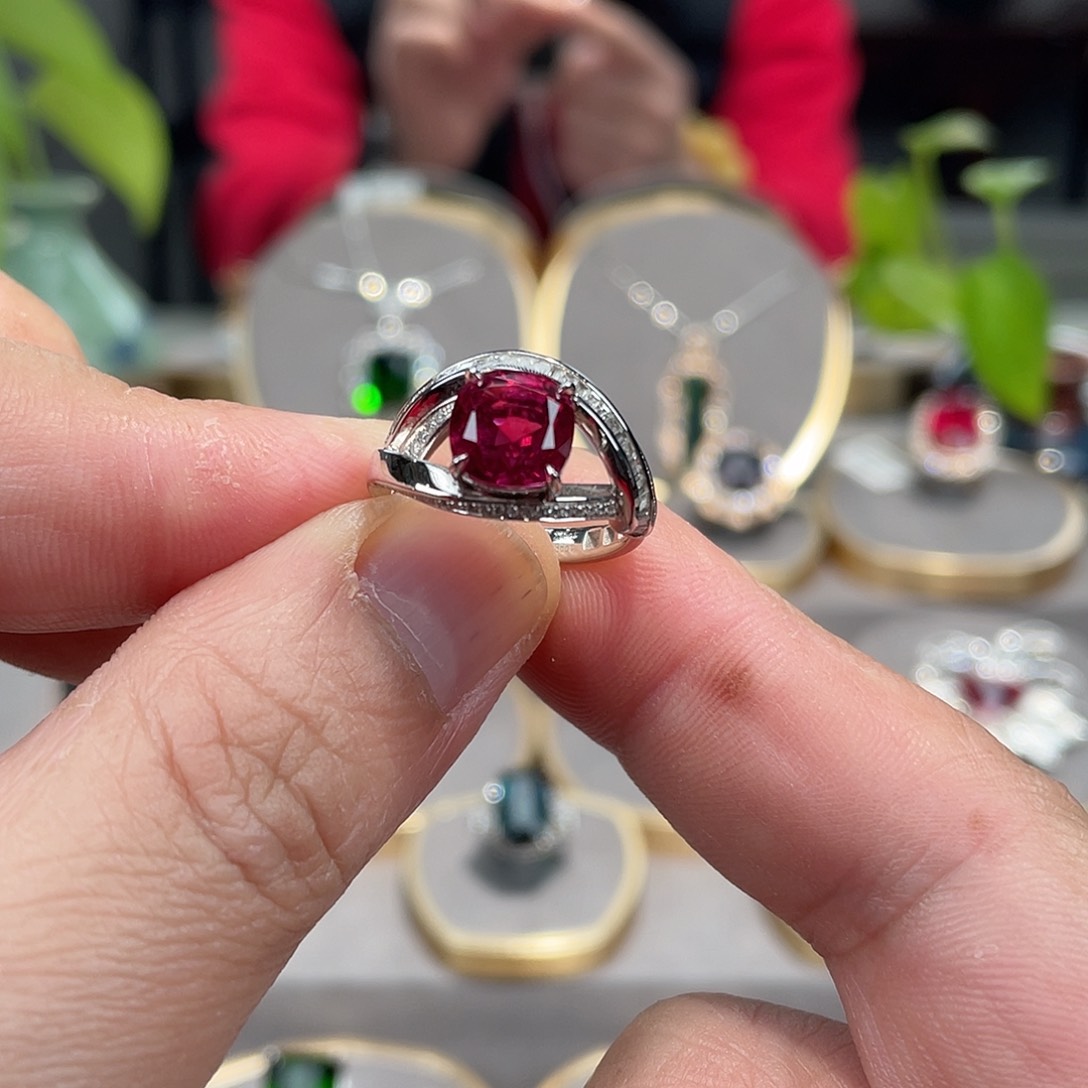 碧玺戒指18K金镶嵌2.9ct