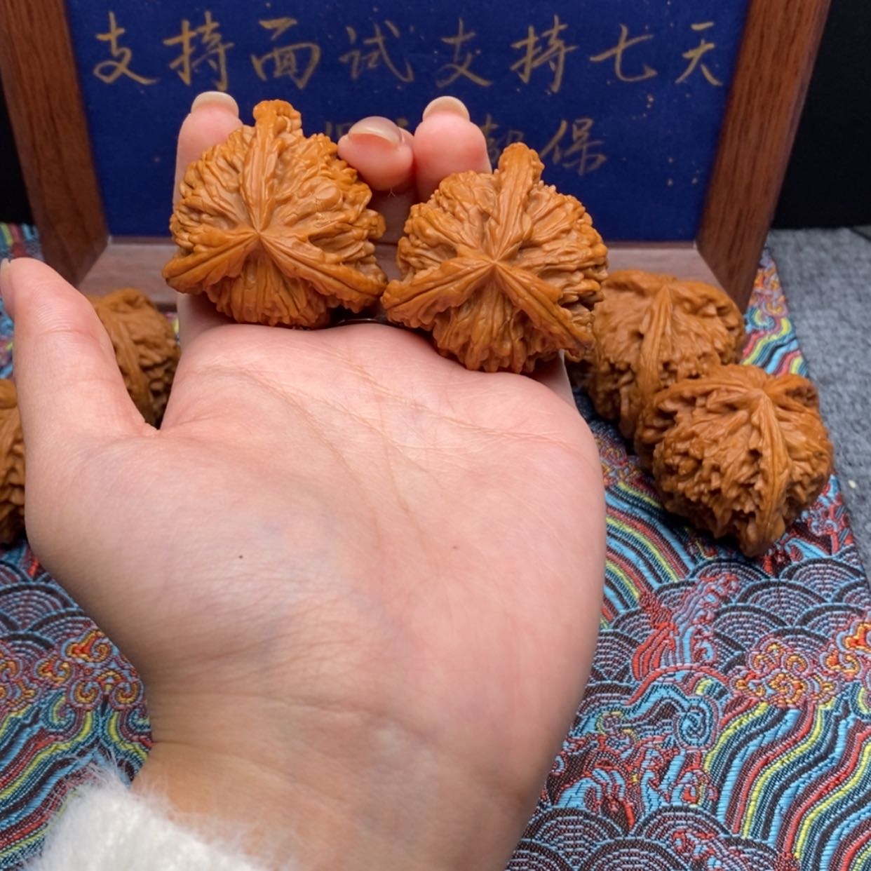 【闪购商品】A****喆白狮