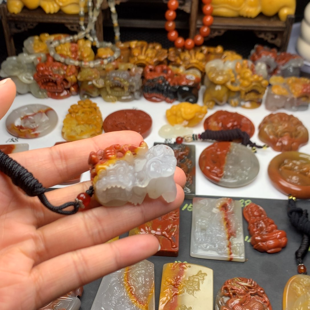 石英质玉（黄龙玉）挂件未镶嵌