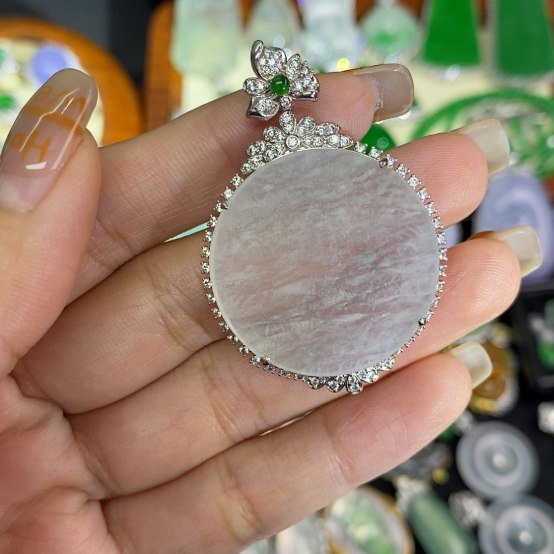 翡翠未镶嵌颈饰A货翡翠