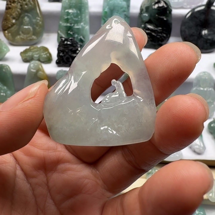 川***龙翡翠未镶嵌颈饰翡翠